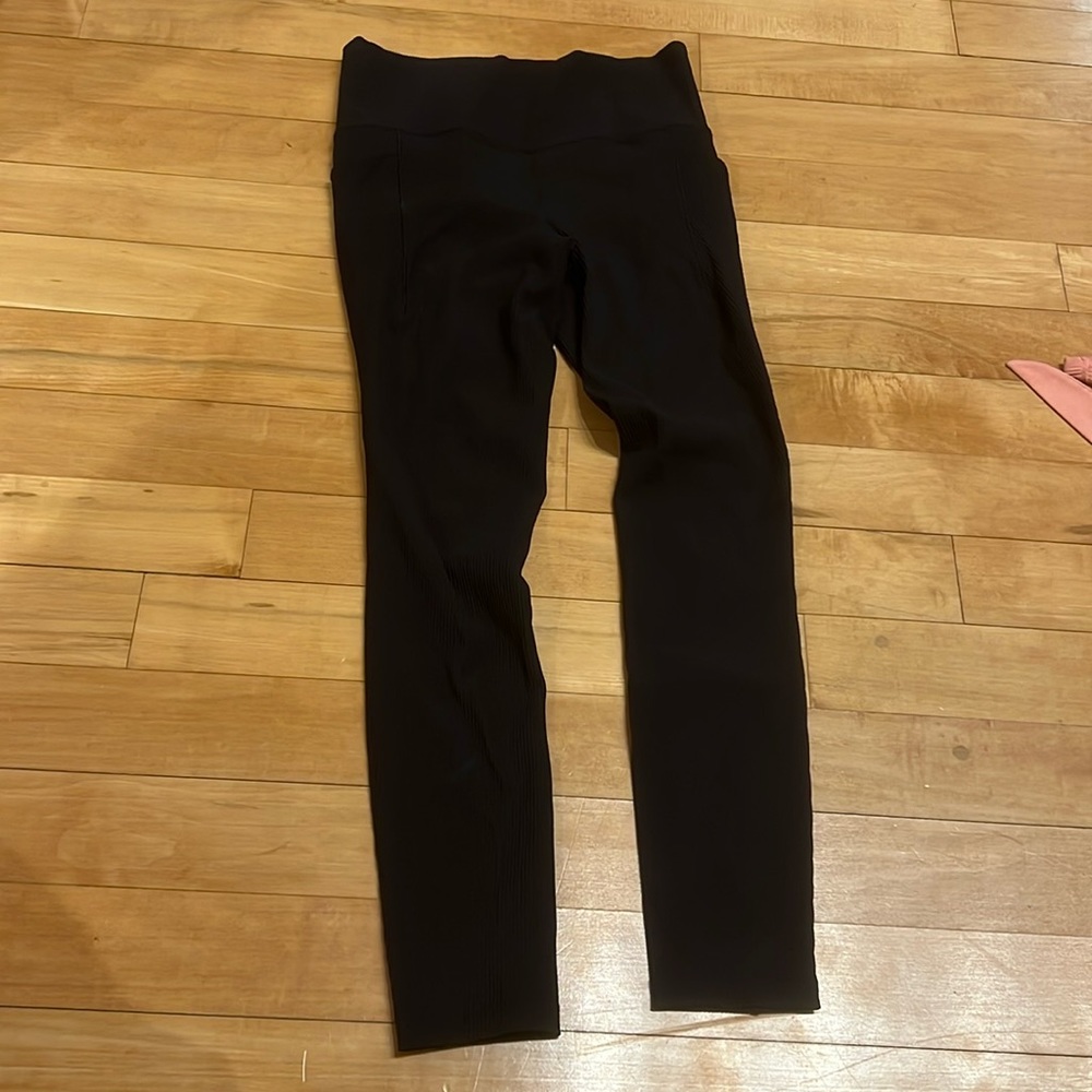 Athleta NWOT, ribbed salutation stash 7/8 tight